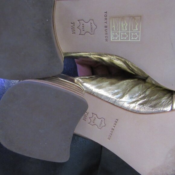 TORY BURCH MULTI-LOGO KILTIE GOLD MULE SHOES FRINGE EMBOSSED Sz 7.5 - Picture 4 of 5